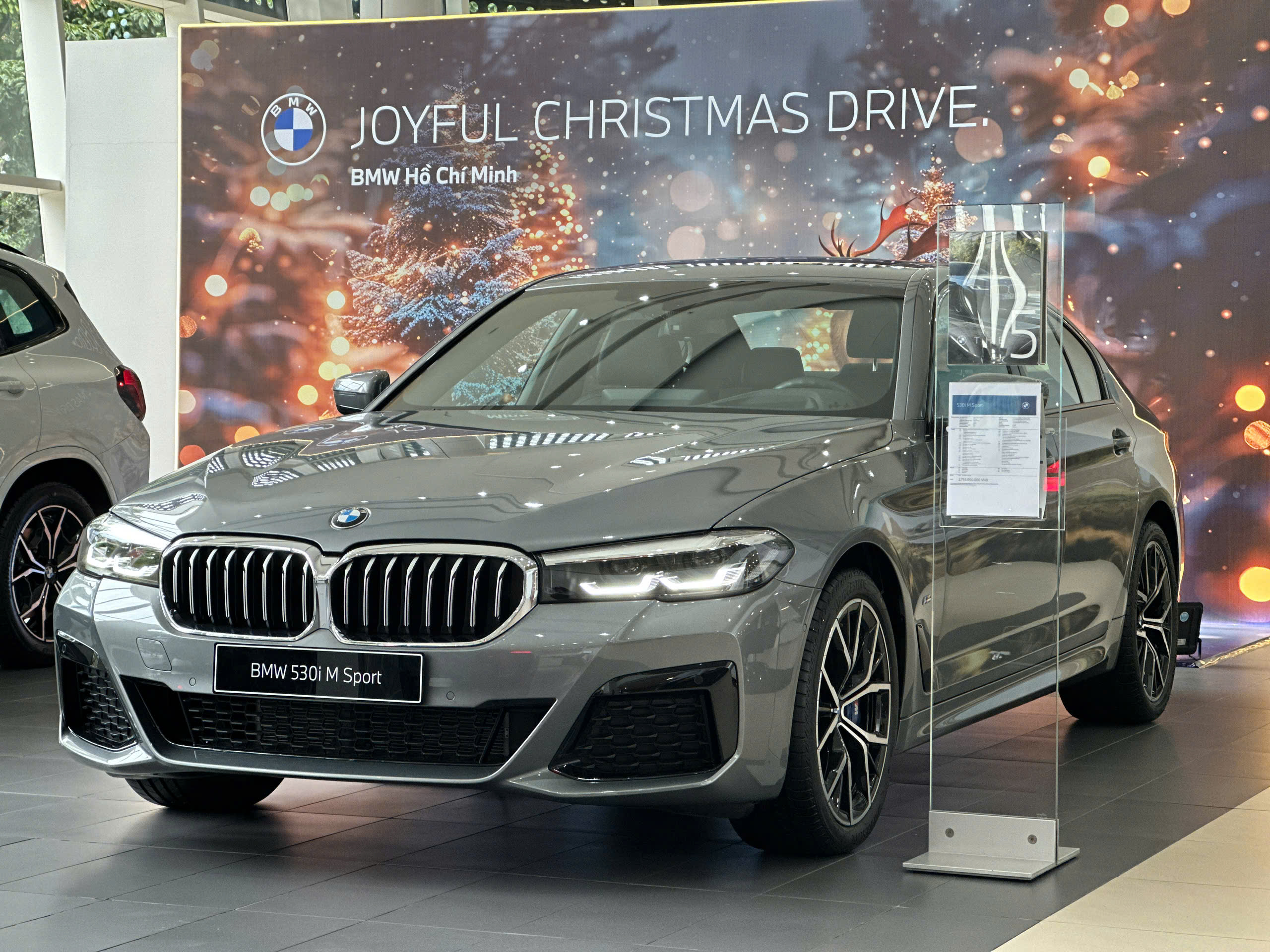 z6115968441363 a7f9a66cd01de3a8d7eb71d8de5a7c70 FINAL DEAL OF THE YEAR - SUẤT MUA BMW 530i MSPORT VỚI ƯU ĐÃI LÊN ĐẾN 100% PHÍ TRƯỚC BẠ